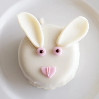 White Chocolate Bunny Cakesicles